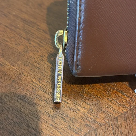 Tory Burch   Long wallet  zippy wallet leather  brown / gold tone good condition - Picture 4 of 16